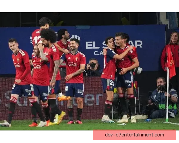 法兰克福球迷欧战违规燃放烟火遭欧足联重罚
